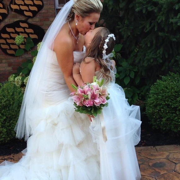 Beautiful Vera Wang for David’s Bridal Mermaid Wedding Gown - Picture 3 of 3